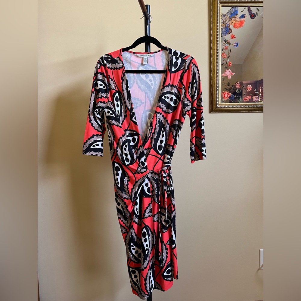 Diane von Furstenberg Wrap Dress 100% Silk Orange White Black Size 12